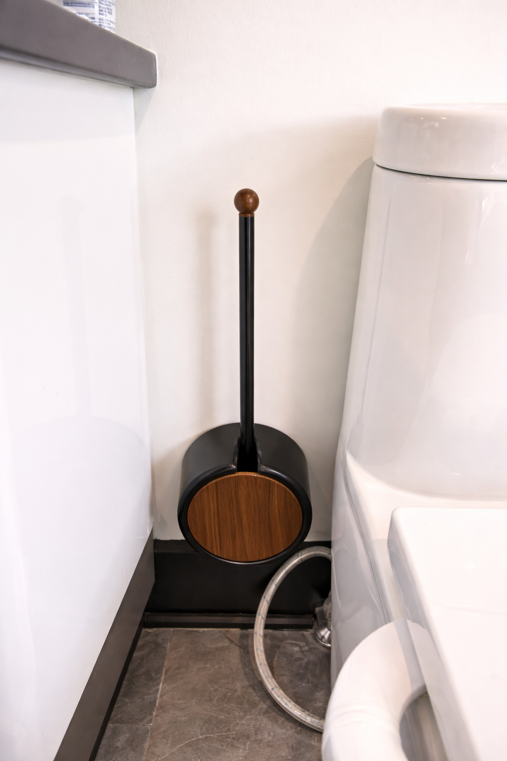 Brosse toilette design effet noyer - fixation murale moderne