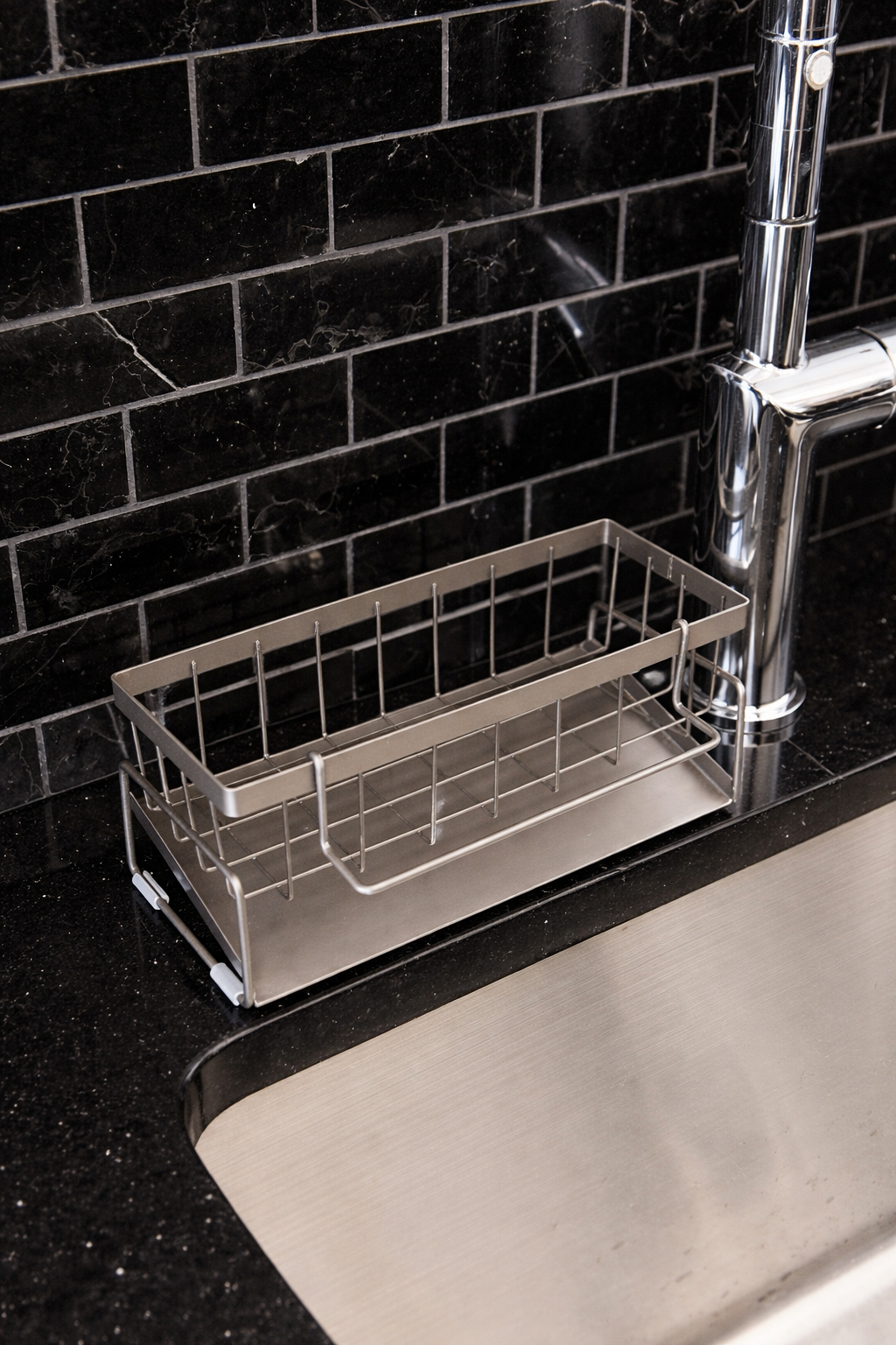 Organisateur d'Évier en Acier Inoxydable avec Drainage – Support Éponge et Distributeur | Domus Clara